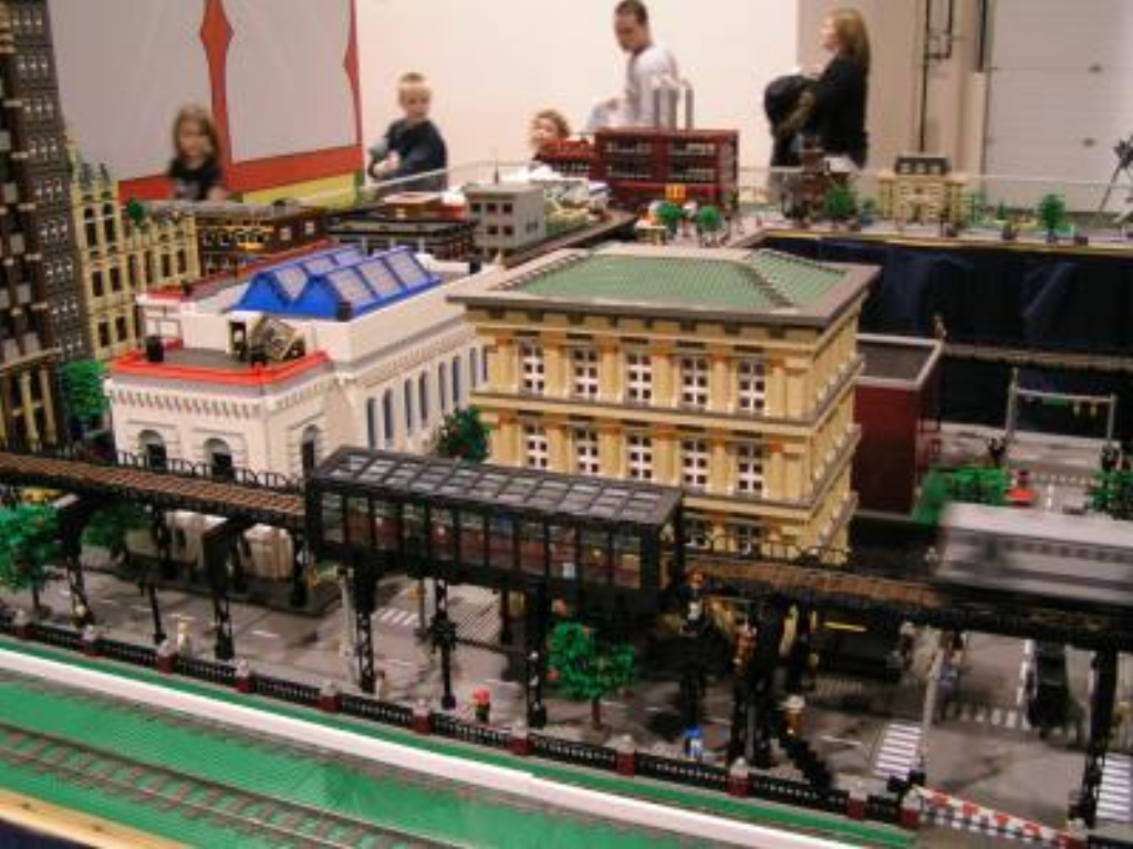 www_brickshelf_com_gallery_DecoJim_FoT2005_fot2005n00_jpg_SPLASH.jpg