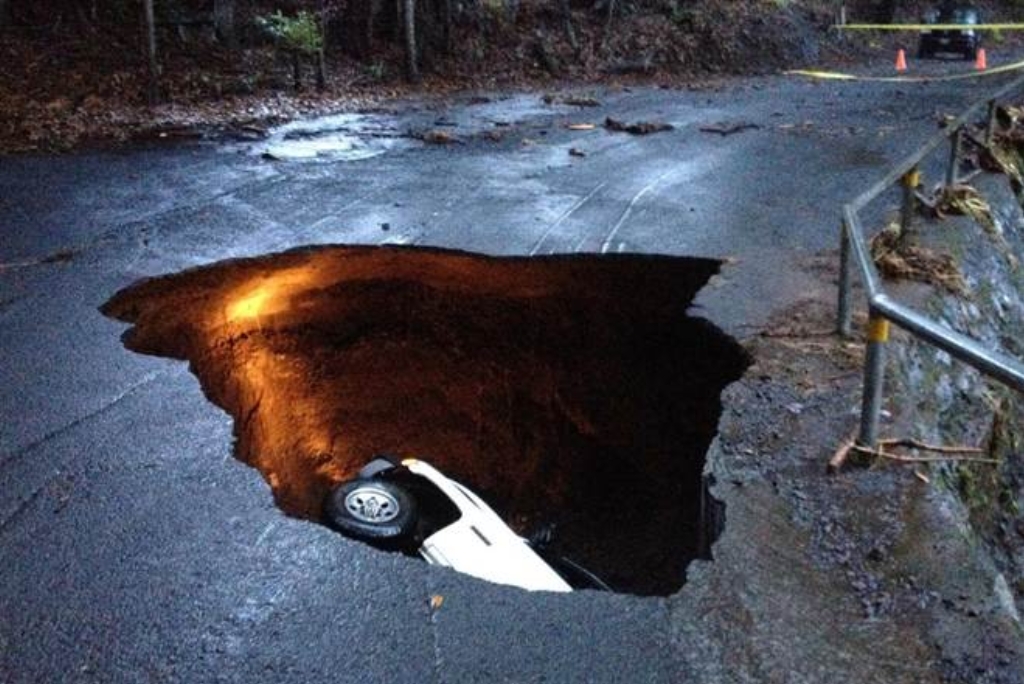 131231-sinkhole-hawaii-3p.660;660;7;70;0.jpg