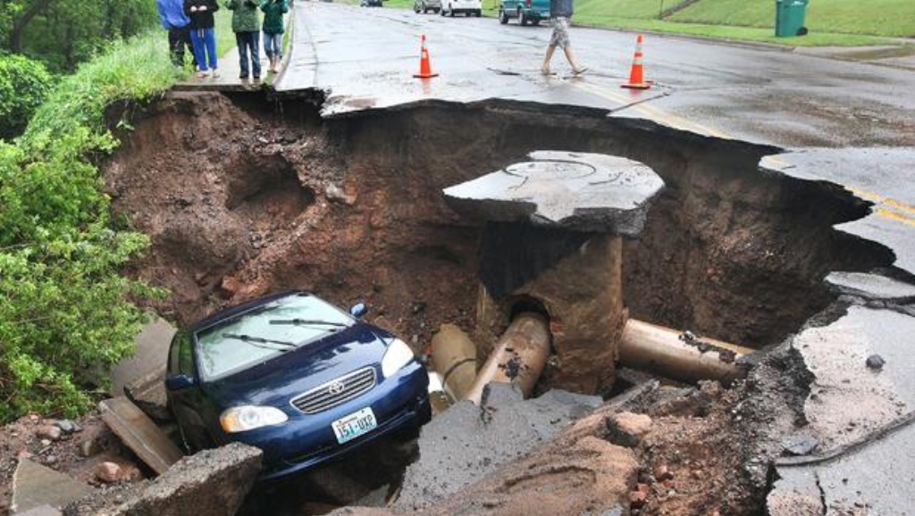 Sinkhole_MN_AP120620032280.jpg