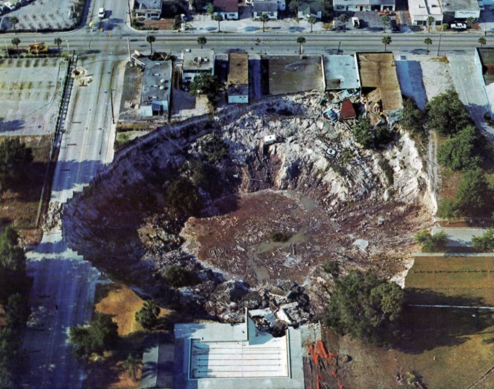 WinterParkSinkhole1987.jpg