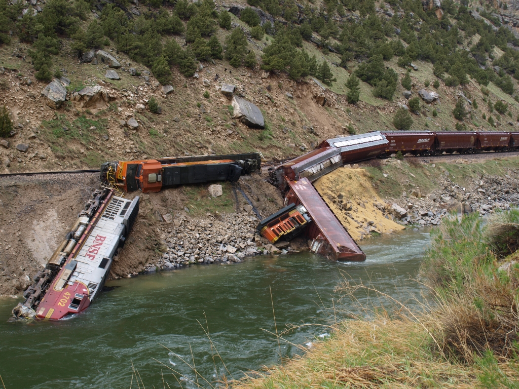 Train%20Wreck%20in%20Wind%20River%20Canyon%201.jpg