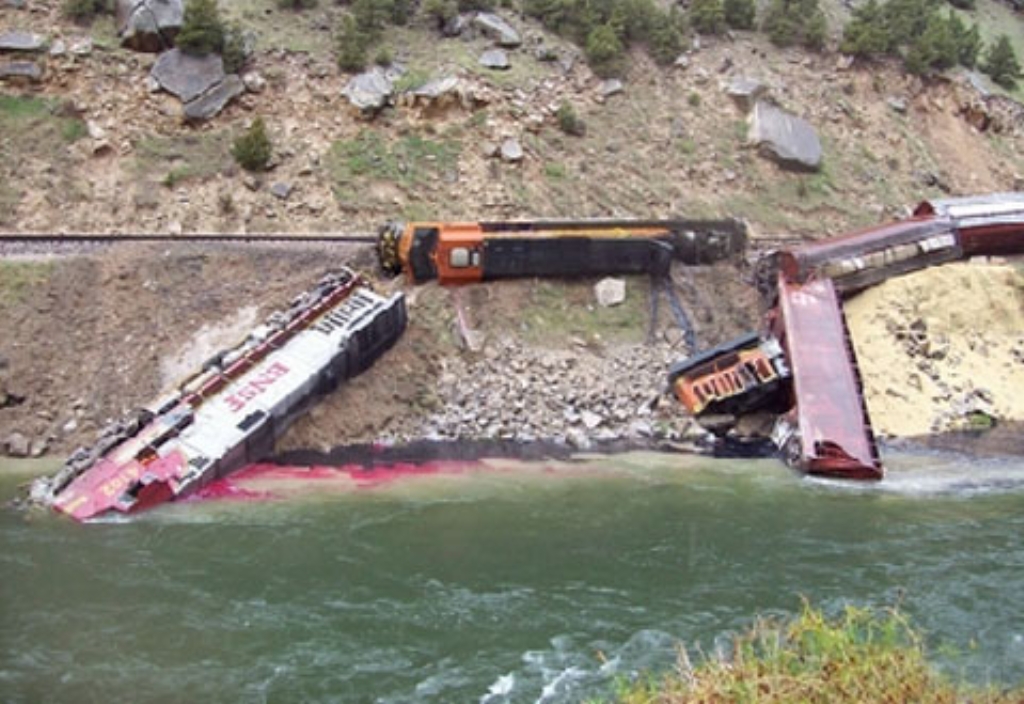 bnsf-wy-derailment-3.jpg