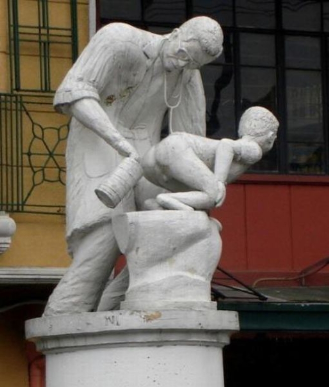 strange-statues17.jpg