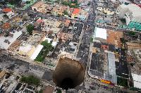 guatemala-city-sinkhole_21110_990x742.jpg