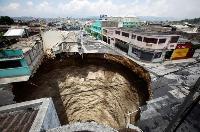 sinkholes-holes-ground-2010-guatemala-city_21283_600x450.jpg