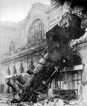 300px-Train_wreck_at_Montparnasse_1895.jpg