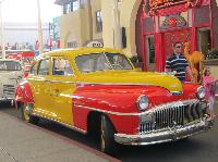 1940s_De_Soto_Custom_Taxi_(8115442721).jpg