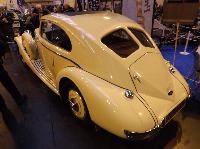 2560px-Triumph_Gloria_Vitesse_Flow-Free_Saloon_1938_(15814624212).jpg